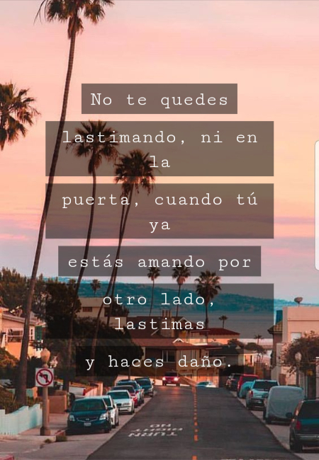 Frases de Amor - No te quedes lastimando, ni en la puerta, cuando tú ya estás amando por otro lado, lastimas y haces daño.